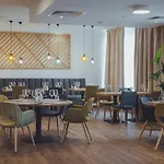 By Ihg