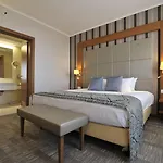 By Ihg فندق سكوبجي