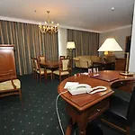 By Ihg 5* سكوبجي