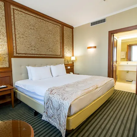 Hotel By Ihg
