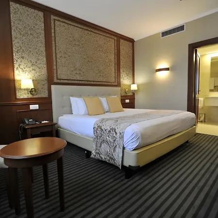 By Ihg Hotel 5*