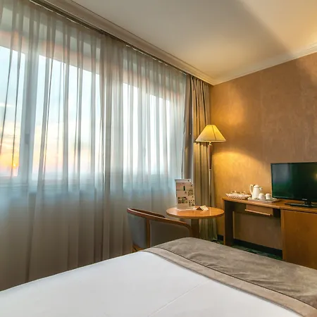 Hotel By Ihg 5*