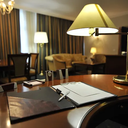 By Ihg