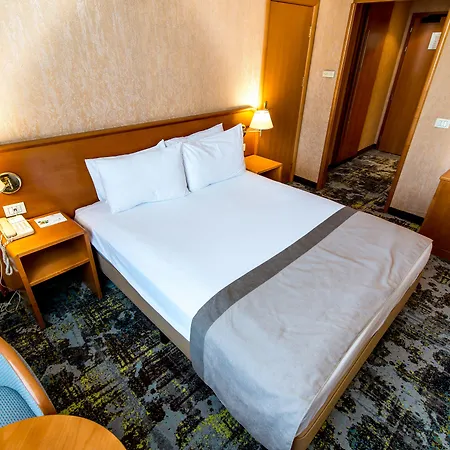 By Ihg