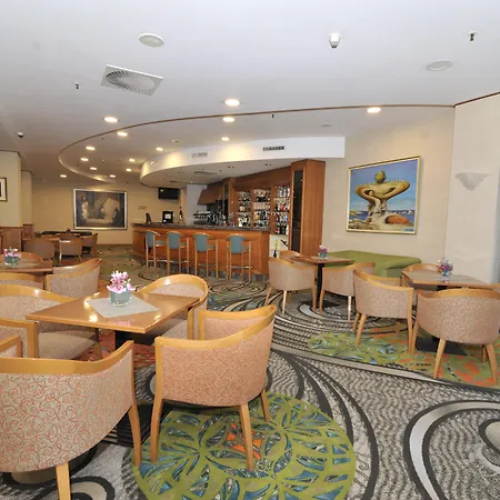 By Ihg