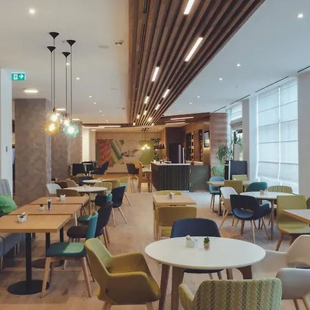 Hotel By Ihg