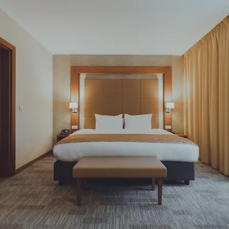 By Ihg 5*
