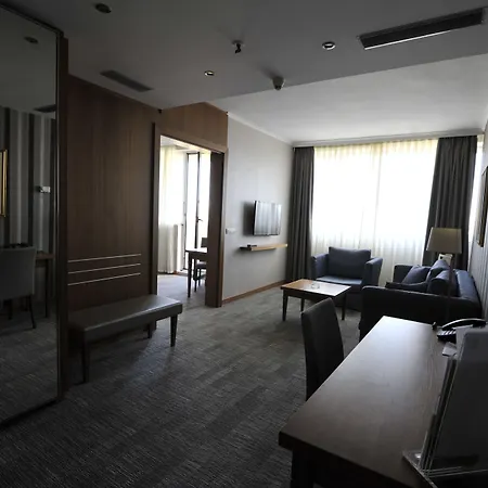 By Ihg Hotel 5*