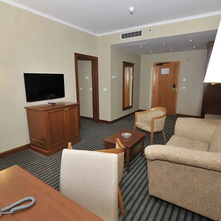 By Ihg Hotel 5*