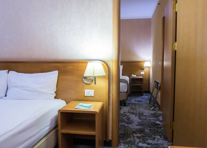 Готель By Ihg 5*