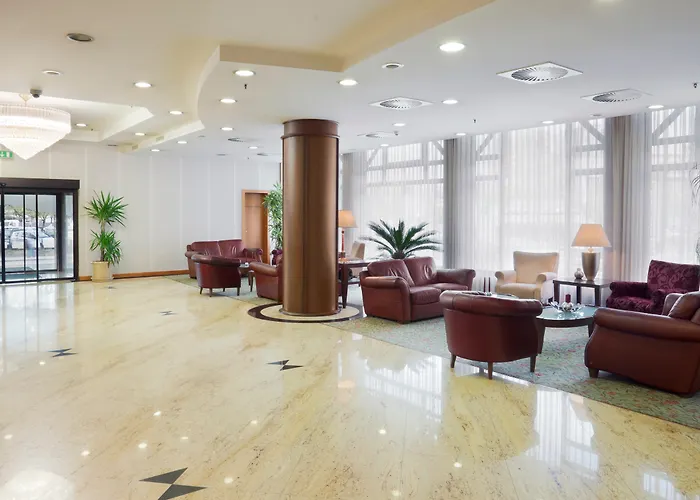 By Ihg Готель Скоп'є