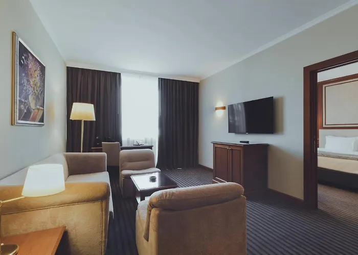 By Ihg Готель Скоп'є