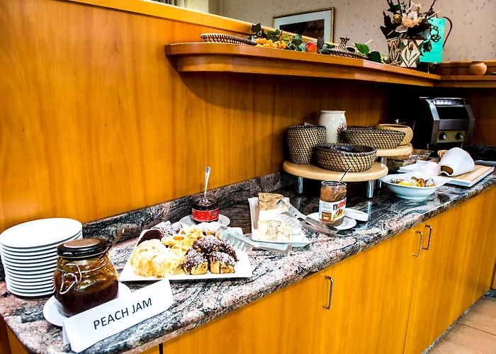 By Ihg Готель Скоп'є