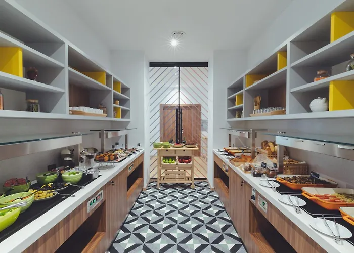 Готель By Ihg 5*