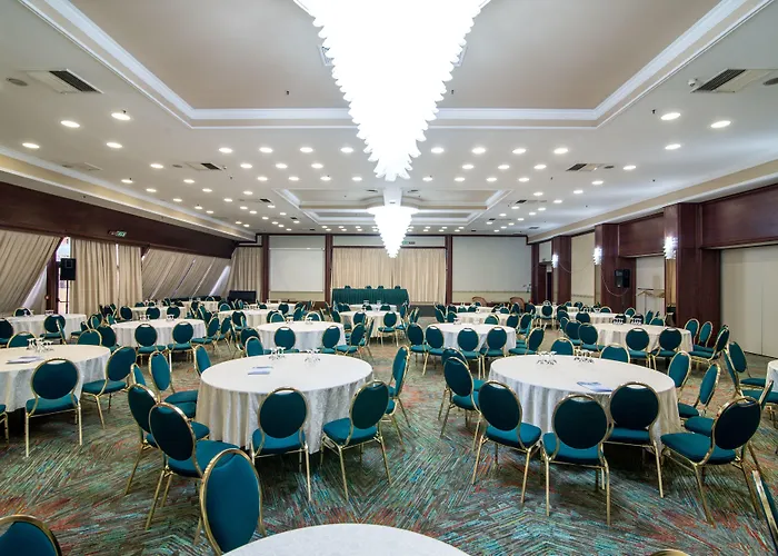 By Ihg Готель Скоп'є